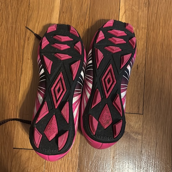 Umbro Kids Pink Cleats size 3 - Picture 4 of 8